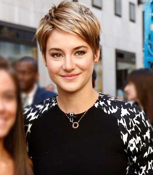 15 Dominating Short Hairstyles with Bangs - Hairstyle For ...