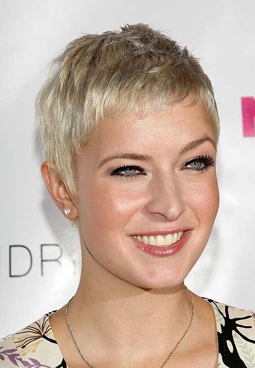 Very Short Blonde Pixie Hairstyles for Women